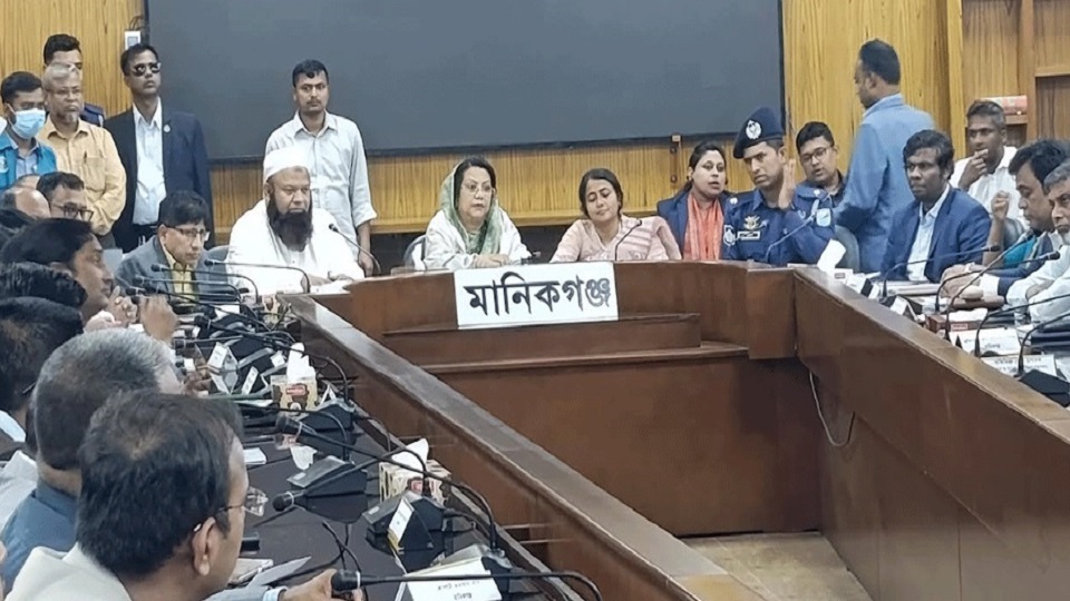বিমান যাত্রীদের সেবা নিশ্চিত করা হবে : বিমান ও পর্যটনমন্ত্র