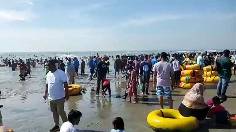বিজয় দিবসে কক্সবাজারে পর্যটকের ঢল