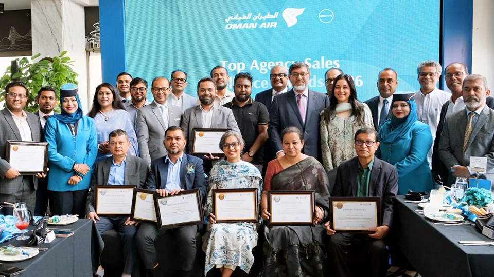 Oman Air honors top agents in BD ahead of daily flight launch