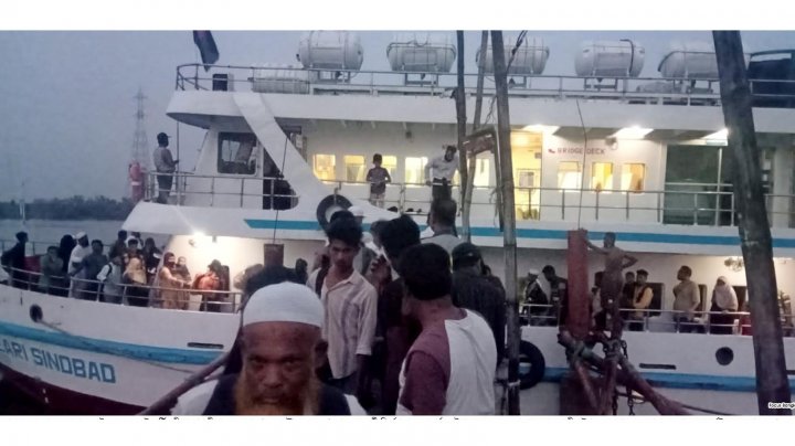 পর্যটকদের সেন্টমার্টিন ছাড়ার নির্দেশ, আজ থেকে জাহাজ চলাচল বন্ধ