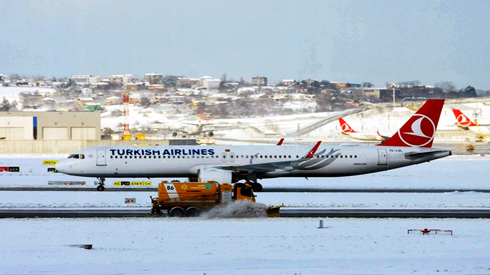 Istanbul Airport cancels all flights due to heavy snowfall