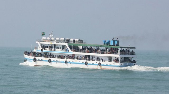 সেন্টমার্টিনে ৩ জাহাজকে জরিমানা