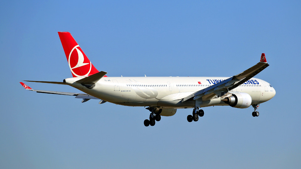 Istanbul-bound Turkish A330 diverts to Kolkata after mid-air engine fire