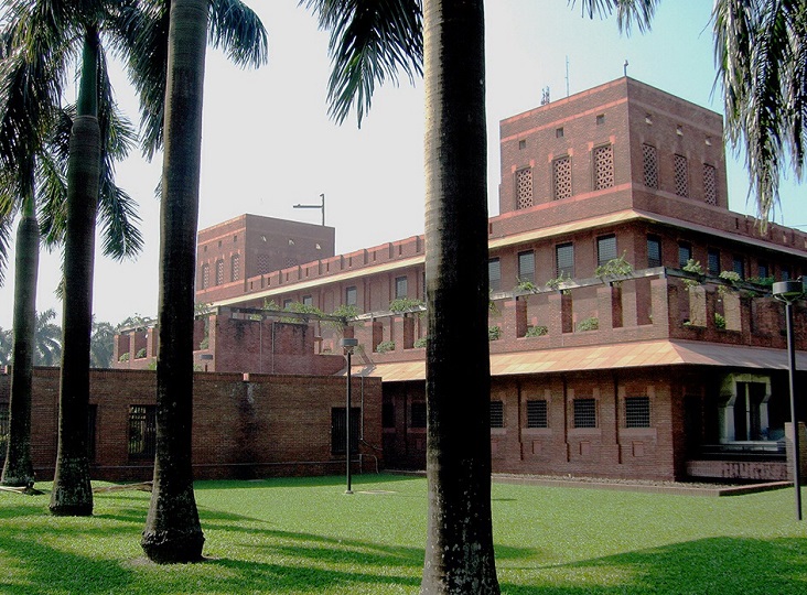 দত্তক ইস্যুতে ভিজিটর ভিসা নিয়ে সতর্কতা