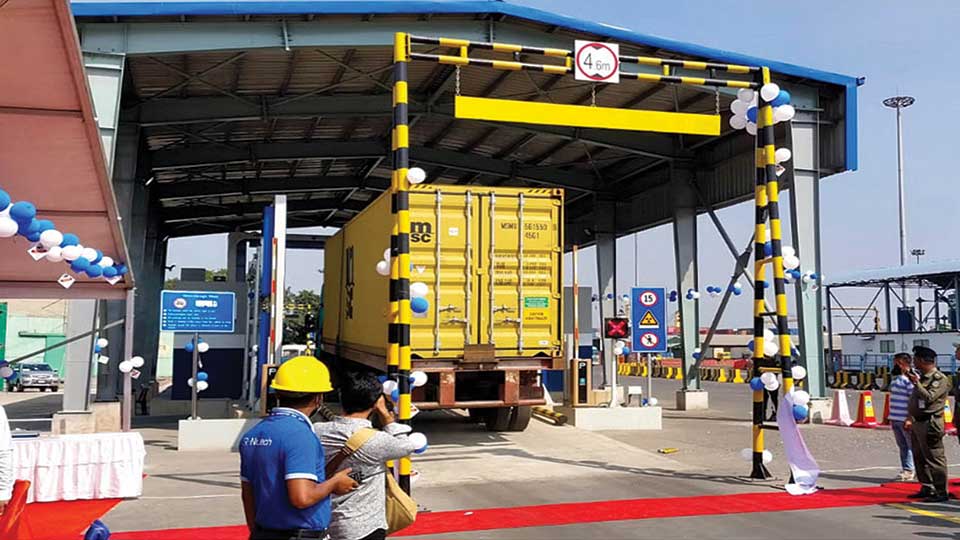 Ultramodern scanner at Chittagong Port in operation