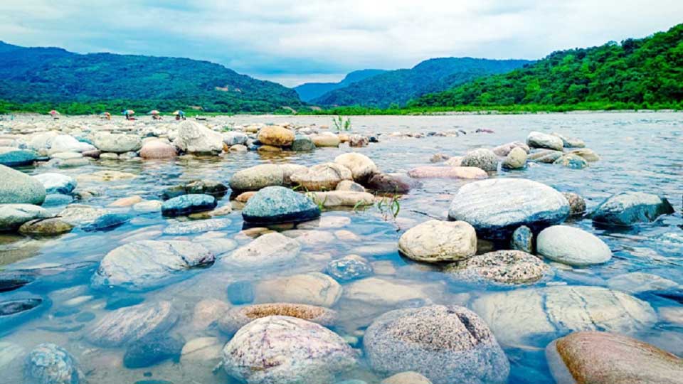 সাদা পাথর ফিরছে নিজ ঠিকানায়