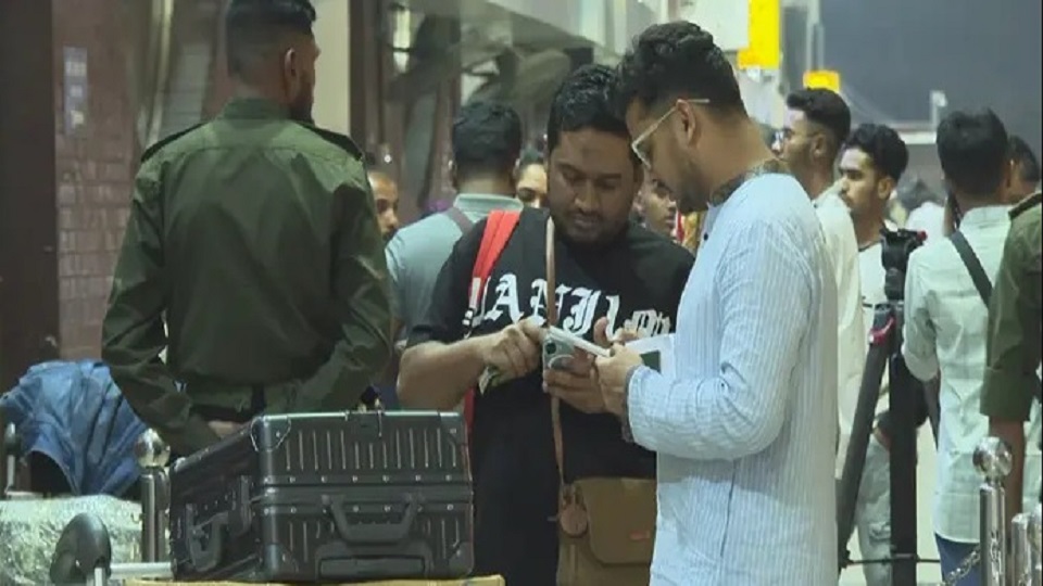 স্থগিত মধ্যপ্রাচ্যগামী বেশিরভাগ ফ্লাইট, অনিশ্চয়তায় যাত্রীরা