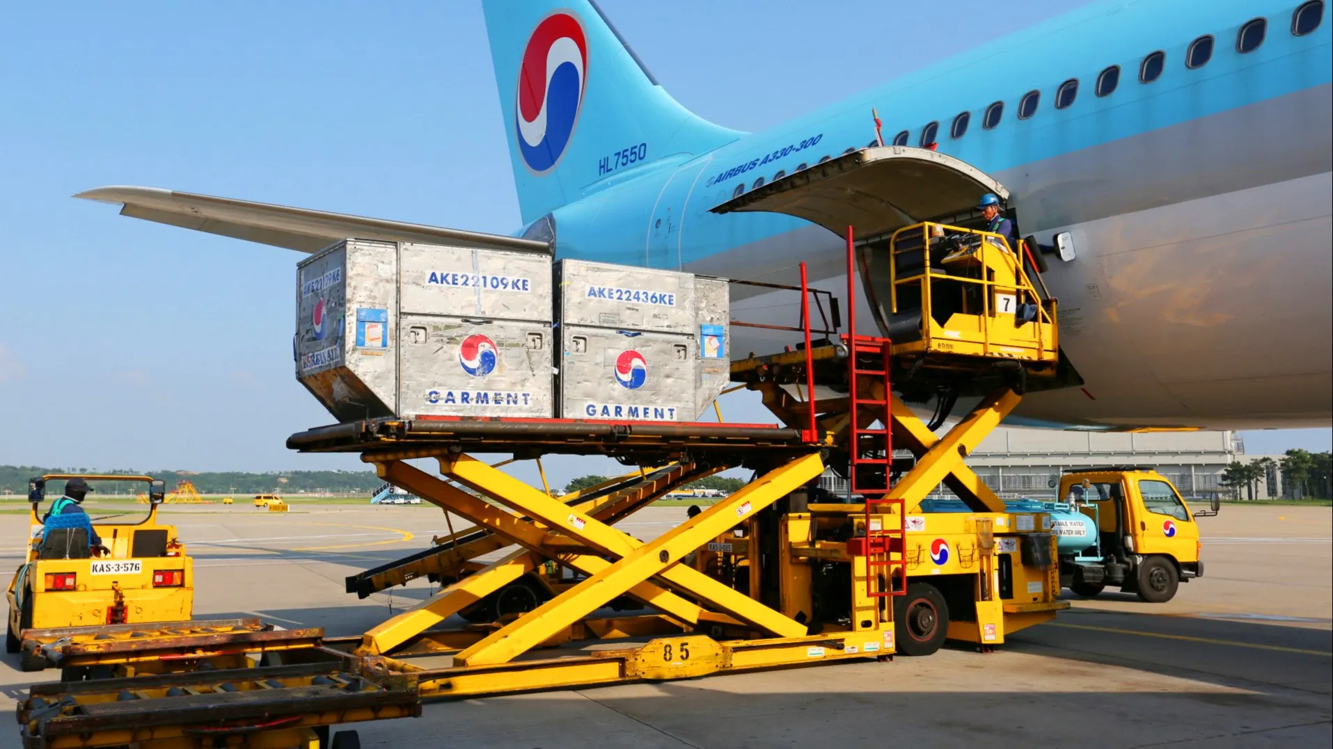 AI boom reshapes Asia's air cargo as e-commerce demand slows