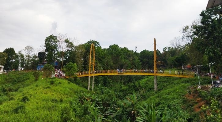 পর্যটন মন্দায় পাহাড়