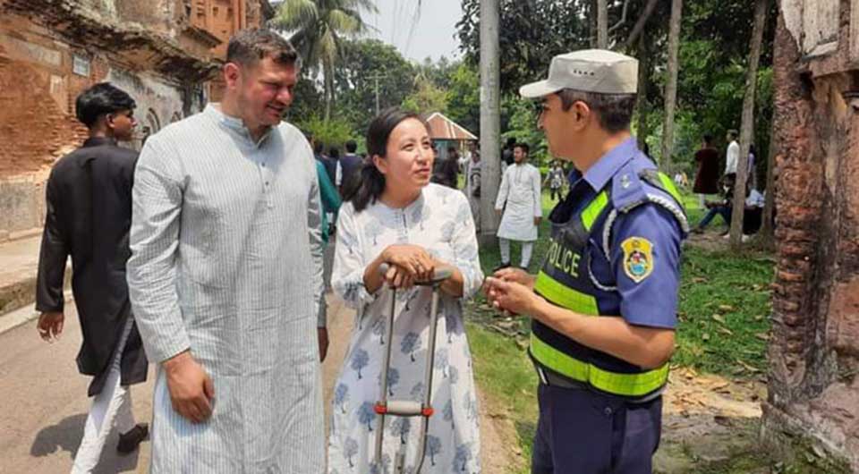 ঈদের ছুটিতে যাদুঘর-তাজমহল-পানামে বিদেশি পর্যটকদের ভিড়