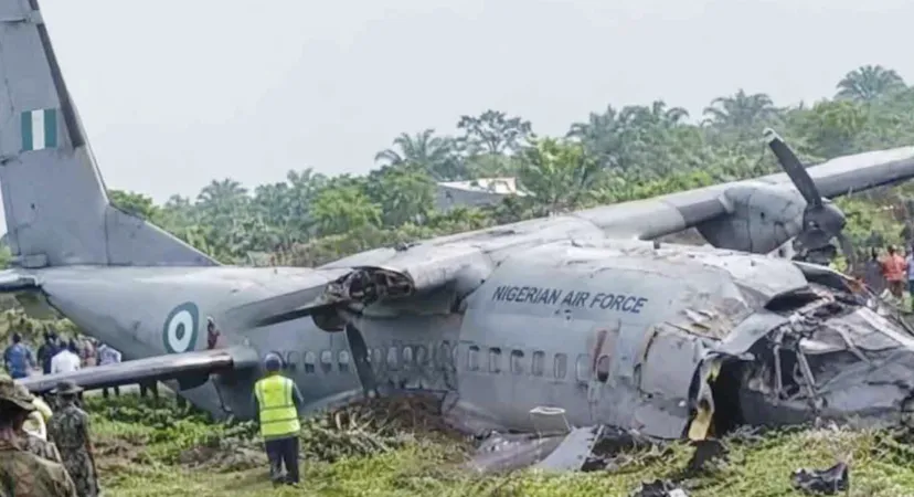 নাইজেরিয়ায় সামরিক উড়োজাহাজ বিধ্বস্ত, নিহত ৩২