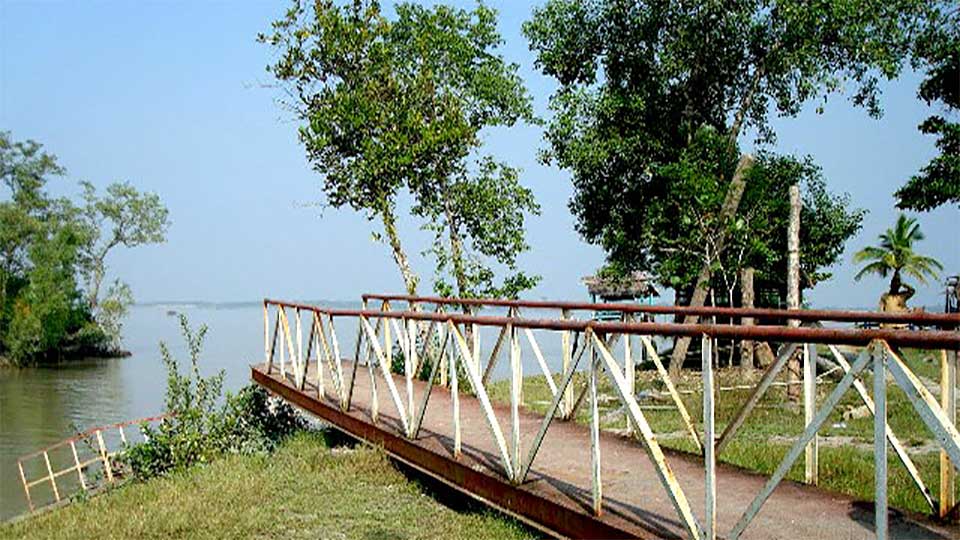 পর্যটকদের জন্য করমজল খুলে দিন মানববন্ধনে বক্তারা