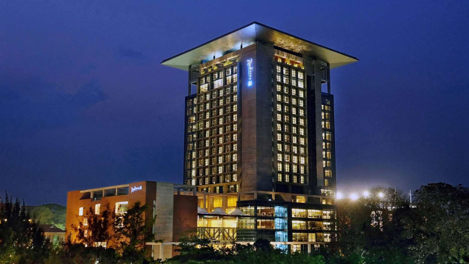 Radisson Blu Chattogram launches "Season of Summer Thrill at the Blu" with poolside delights