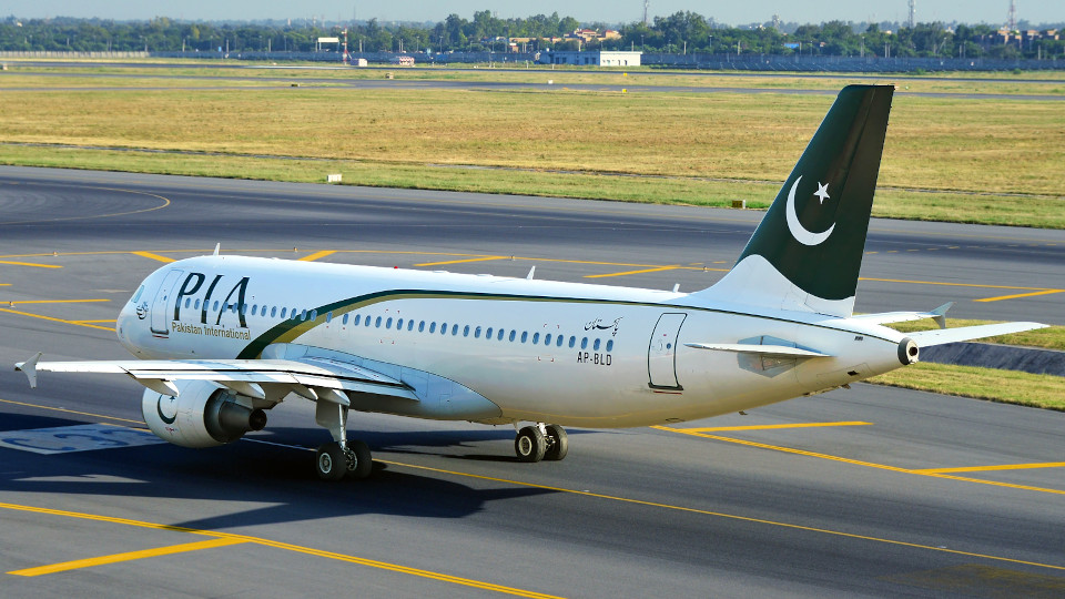 Pakistan asks airlines to depart with minimum fuel