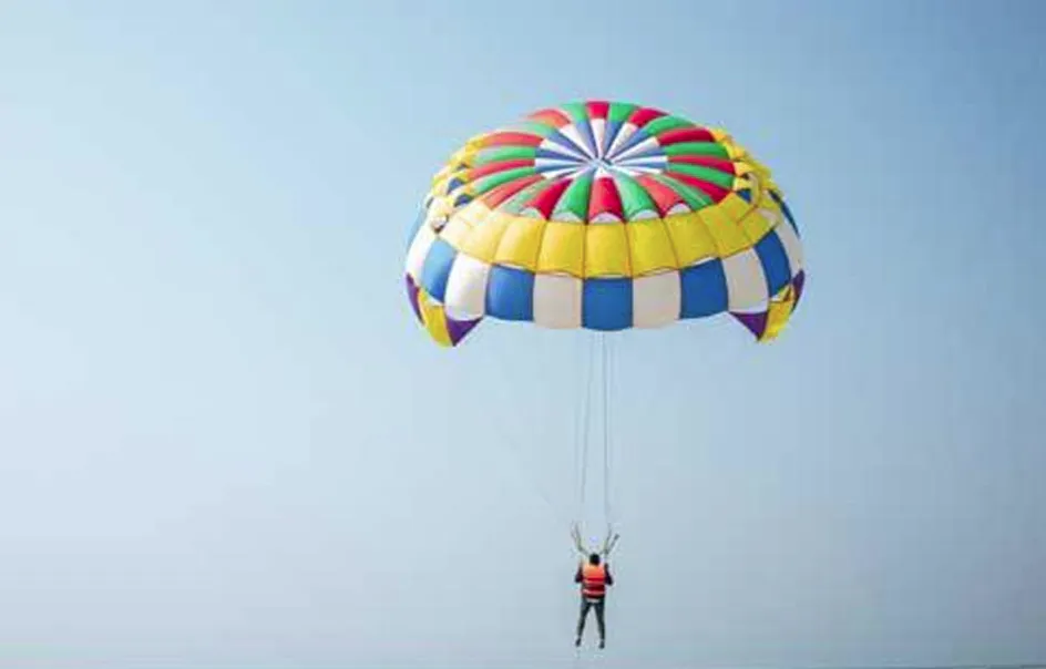 কক্সবাজারে প্যারাসেইলিং যেন মারণফাঁদ