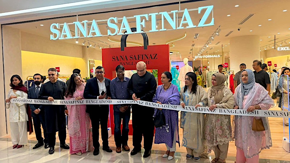 Pakistani fashion brand Sana Safinaz opens outlet in Dhaka
