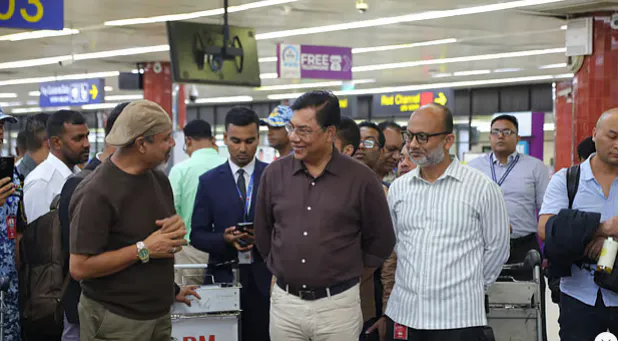 আকস্মিক পরিদর্শনে শাহজালালে বিমানমন্ত্রী