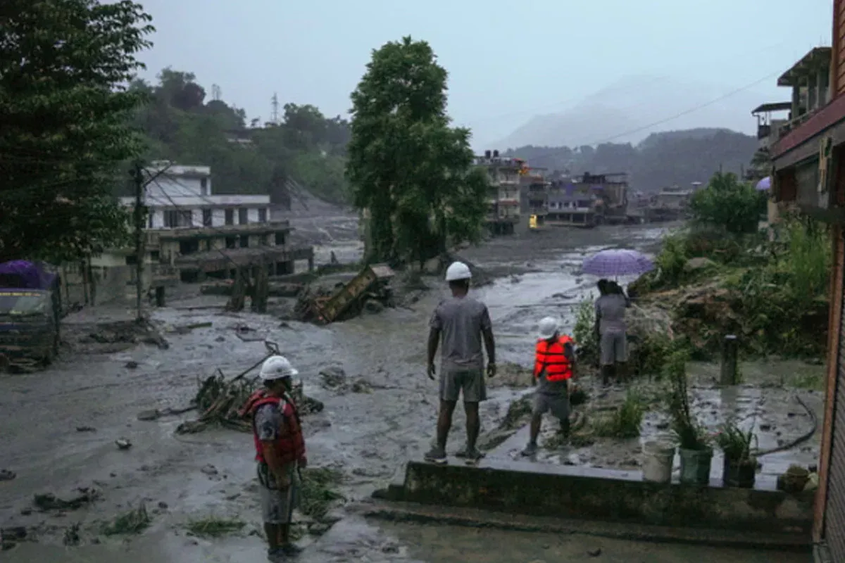 ভয়াবহ ভূমিধস : নেপালে ৩৪১ পর্যটক নিখোঁজ